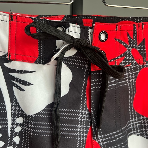 NWT Gwada Surf Floral Men's Swim Shorts - Red and Black Size 30 - Picture 5 of 9